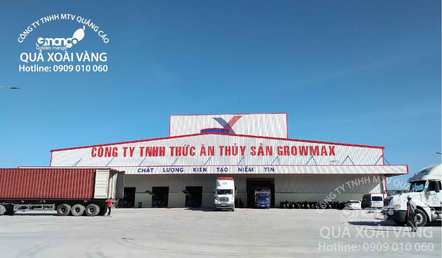 Vẽ logo trên tường cao